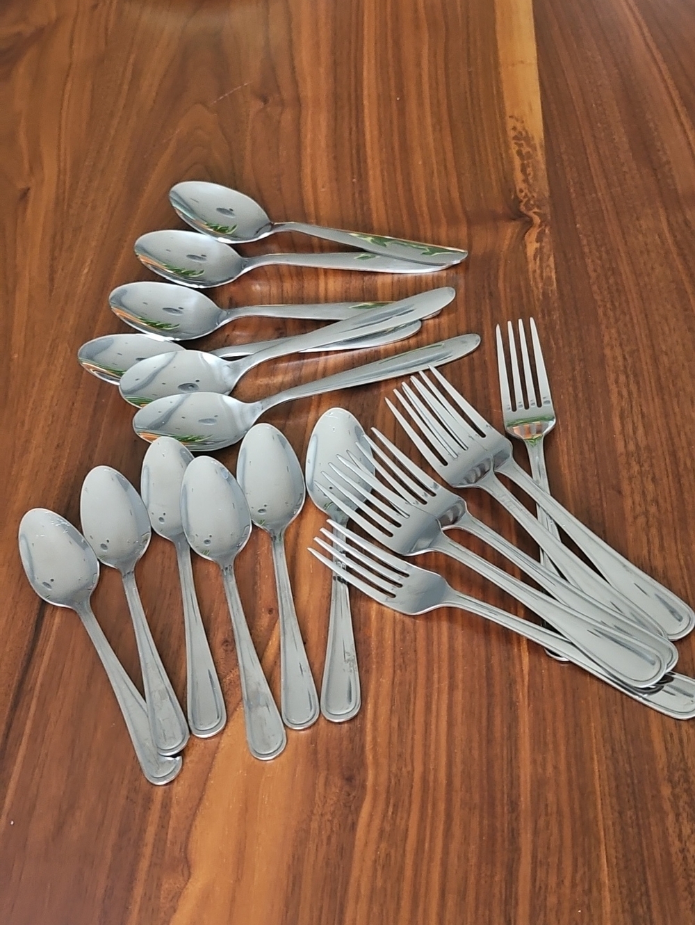 Stainless Steel Silver Flatware Set - 18 Pieces Spoons & Fork
